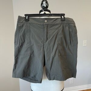 Athleta Trekkie Bermuda women's 12 hiking activewear walking green stretch camp